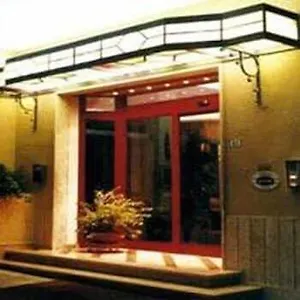 https://tonfoni.it-tuscanyhotel.com