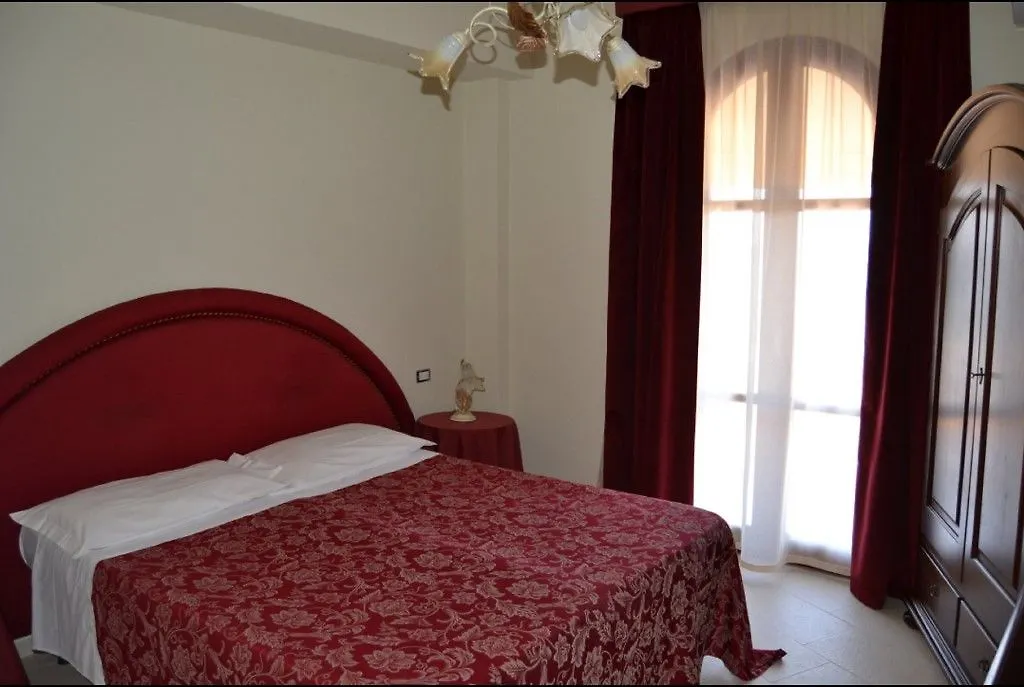 Hotel Porto Azzurro Giardini Naxos 3*,