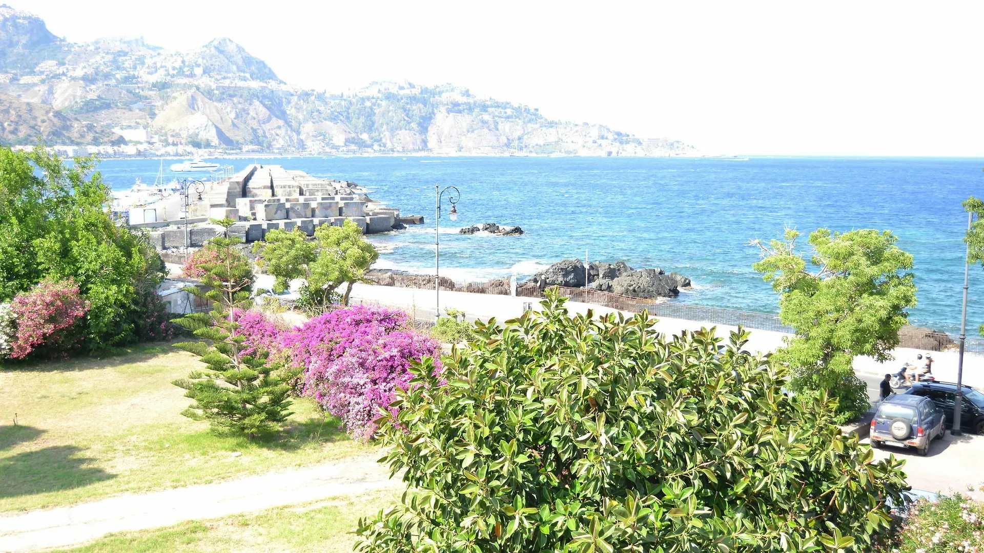 Hotel Porto Azzurro Giardini Naxos 3*,